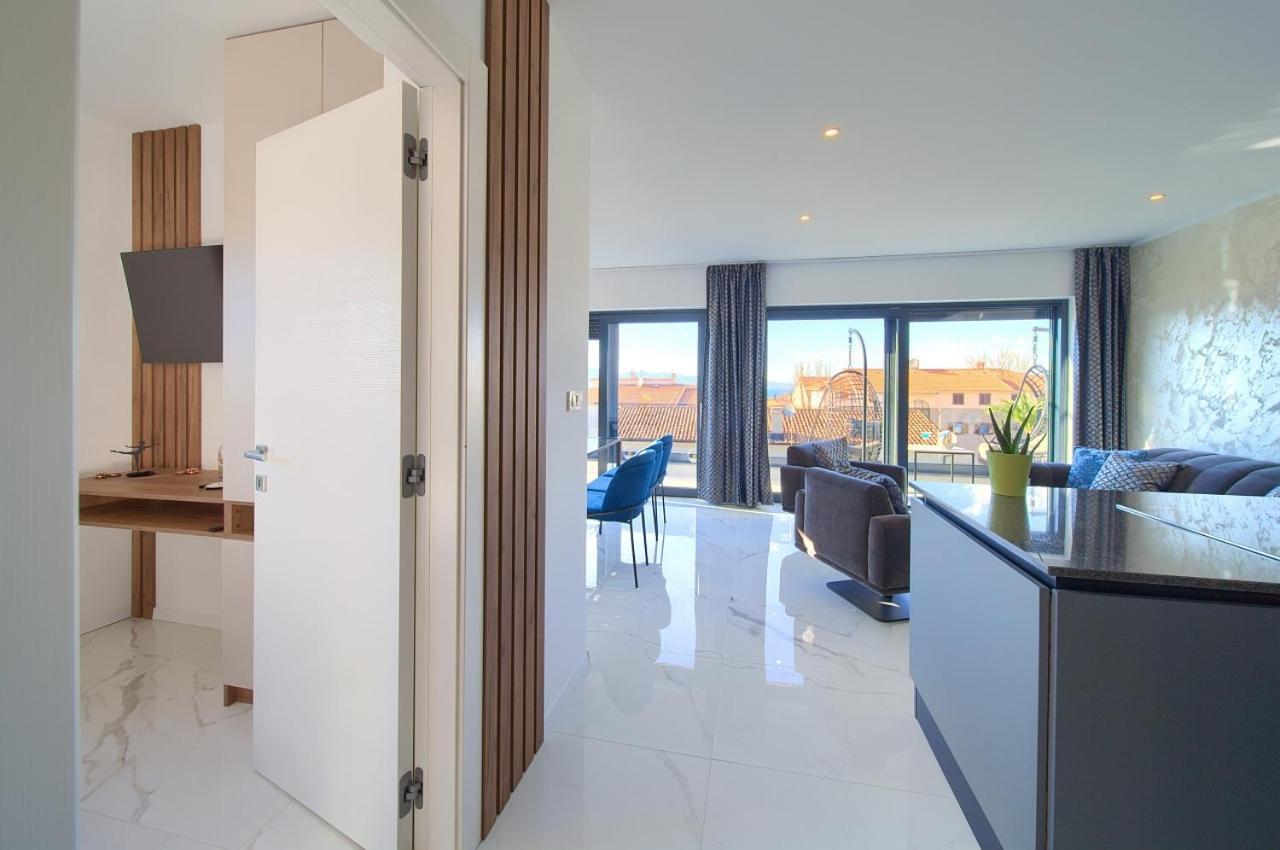 Penthouse Rosa Malinska Exterior foto
